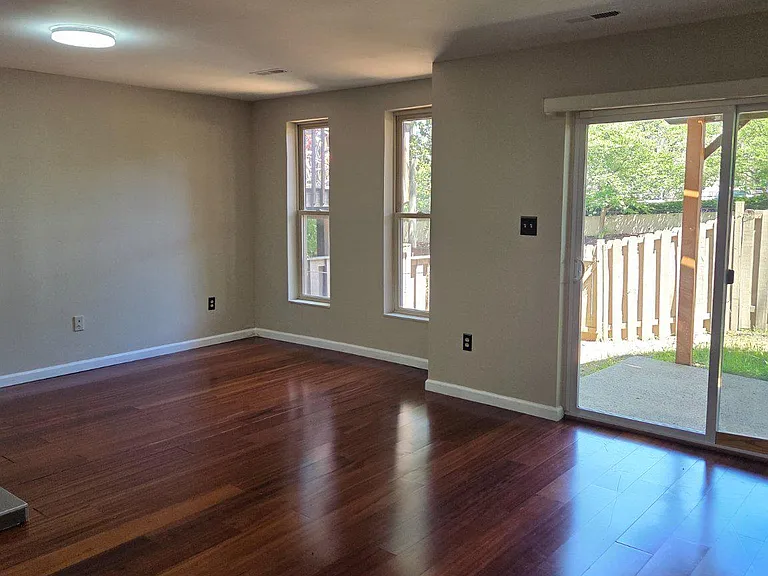 1733 Cy Ct — Photo 13