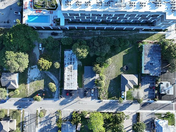 5th image of 902 2nd Street