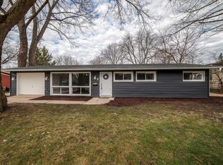 3 Woodcliff Dr, Montgomery, IL 60538