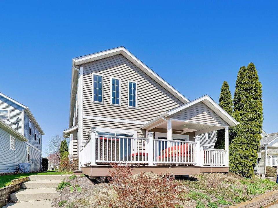 1st image of 425 Island Pointe Dr