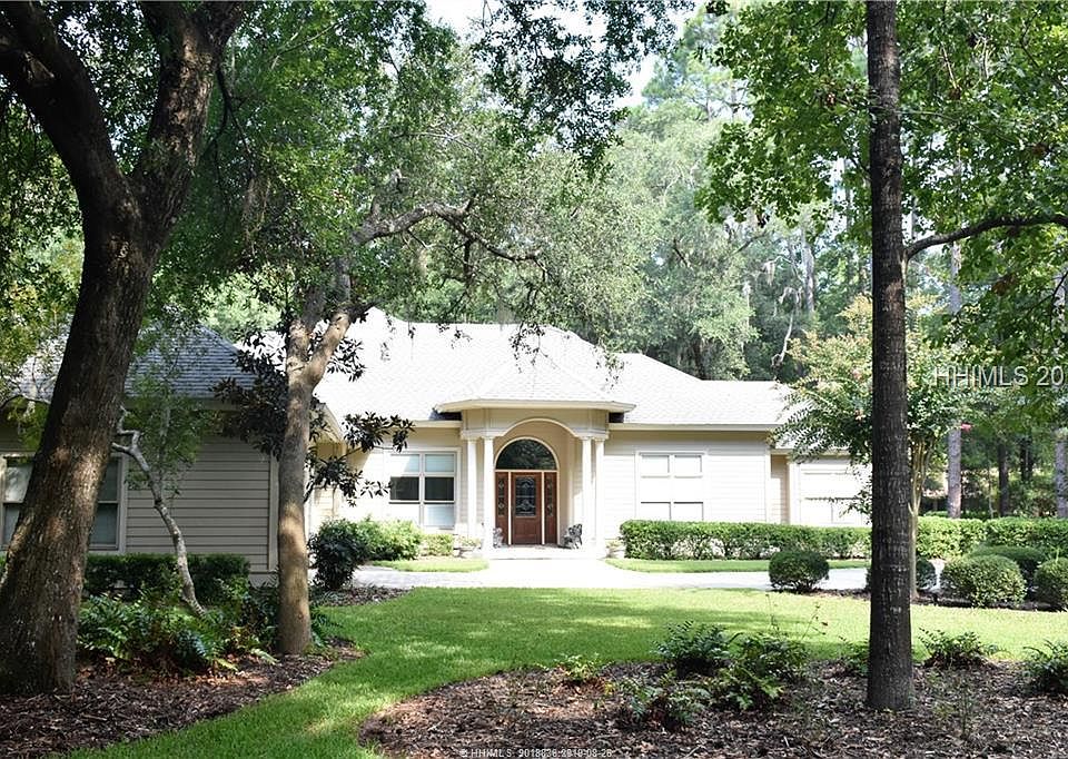 1st image of 19 Crooked Pond Dr