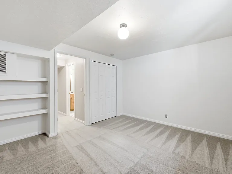 2480 Eastbourne Dr — Photo 22
