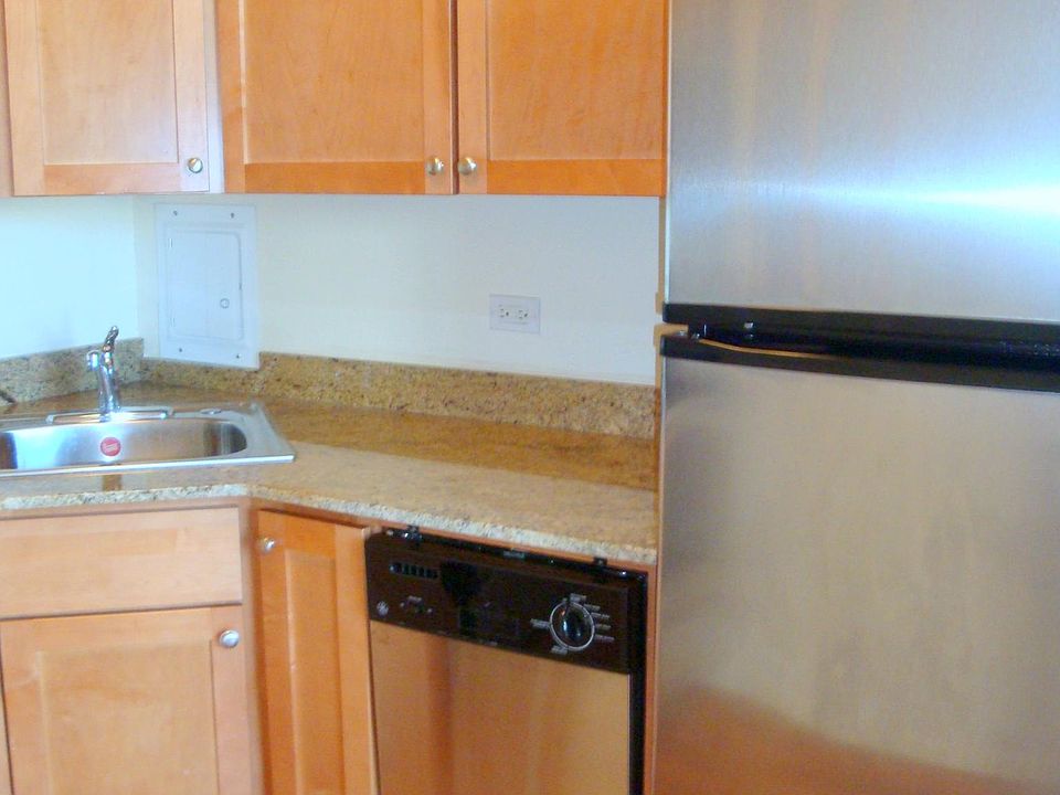 2nd image of 5687 N Sheridan Rd #1