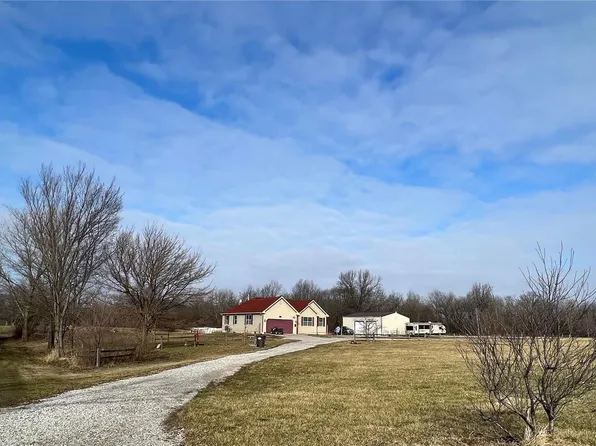 101 Laurel Ave, Shipman, IL 62685