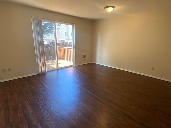2nd image of 2220 Maplewood Dr S