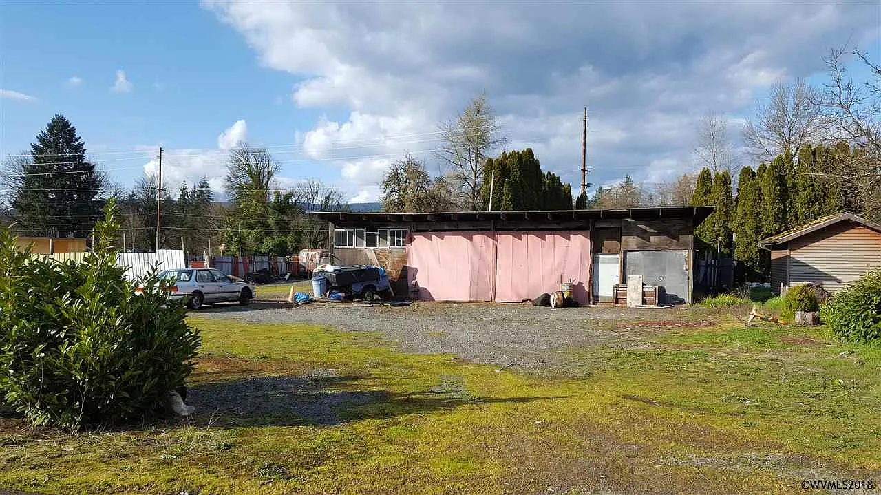 1413 Railroad St photo 1