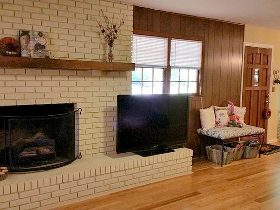 3rd image of 535 Glenview Ave