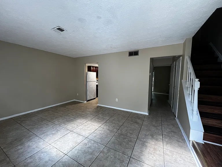 131 Roswell Commons Way — Photo 12