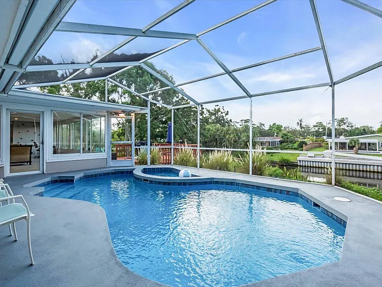 2732 Valencia Dr — Photo 31