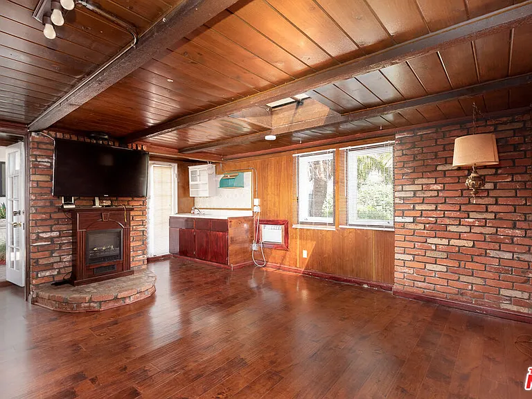 14842 Morrison St — Photo 19