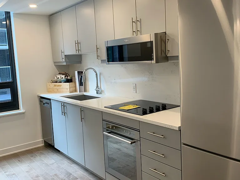 340 Queen St #408 — Photo 2