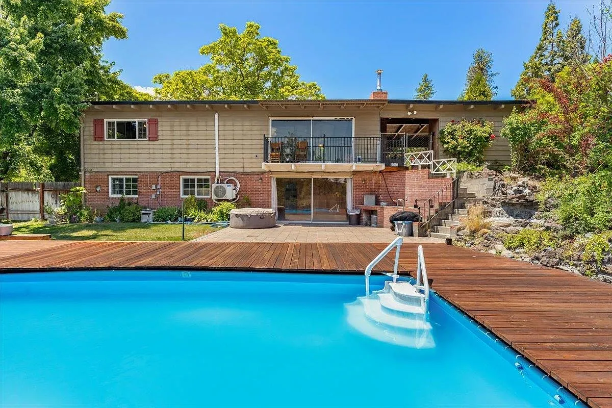 1004 Park Pl photo 1