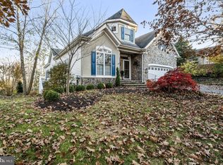 501 Falcon Pointe Dr, New Hope, PA 18938