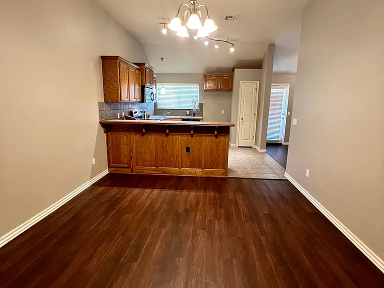 1113 Greenfield Ave — Photo 8