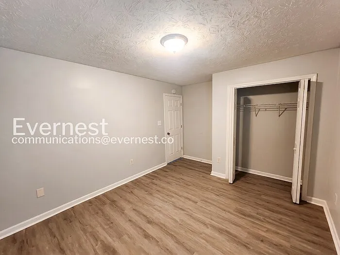 319 Bridgeport Ln — Photo 11