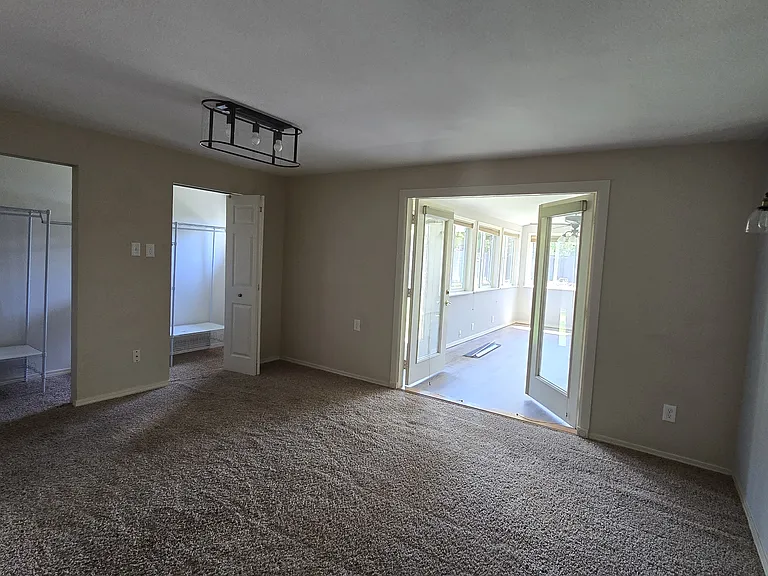 702 Montgomery St — Photo 20