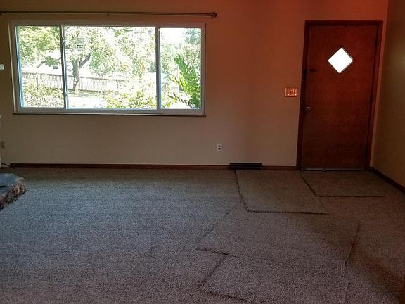 3rd image of 307 David Ln