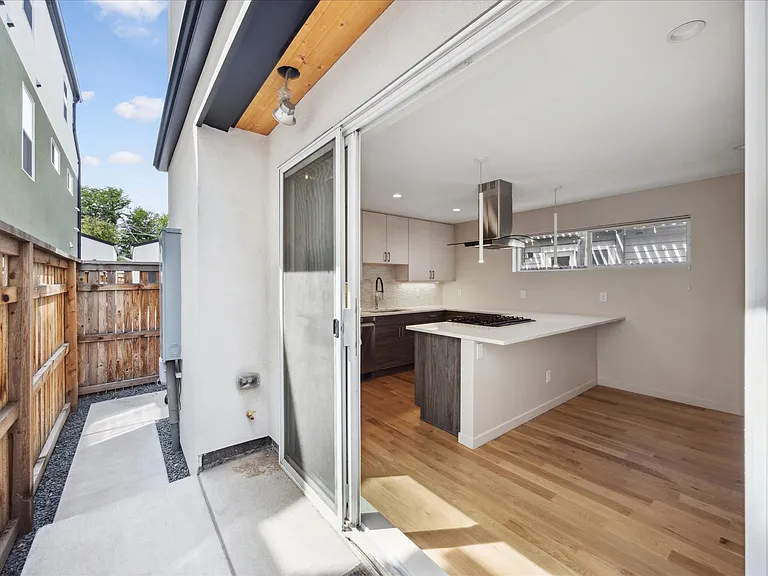 1419 N Irving St — Photo 9