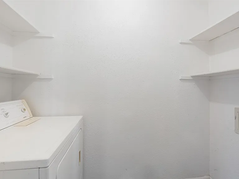 12400 Brookglade Cir #15 — Photo 31