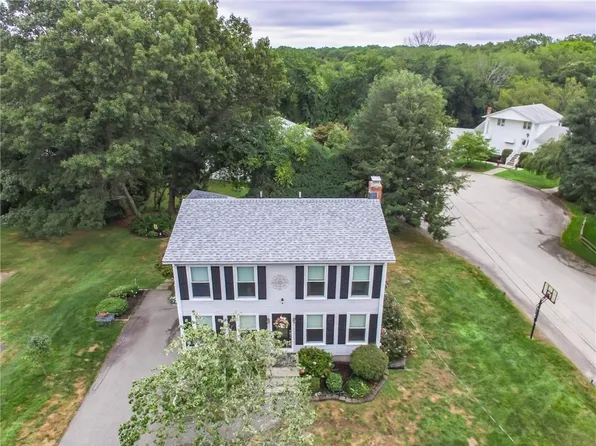 18 Woodcrest Dr, Johnston, RI 02919