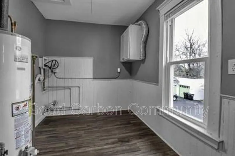 2 bed, 1.0 bath, $1,250 — Photo 3