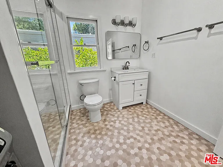 2139 Holly Dr — Photo 13