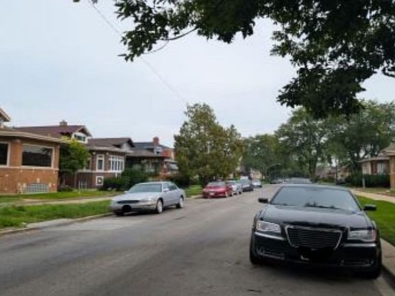 Exterior Neighborhood (street photo)