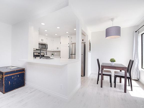 2nd image of 5 Laurel Ln #121