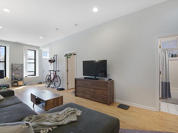 4th image of 2016 W Wabansia Ave #1F