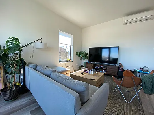 Rented by EXR | media 3