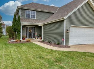 911 Spring Waters Dr, Oconomowoc, WI 53066