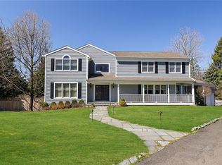 11 Castle View Ct, Port Chester, NY 10573