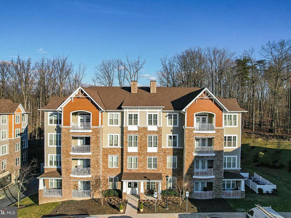 1st image of 13 Clay Lodge Ln Unit 304