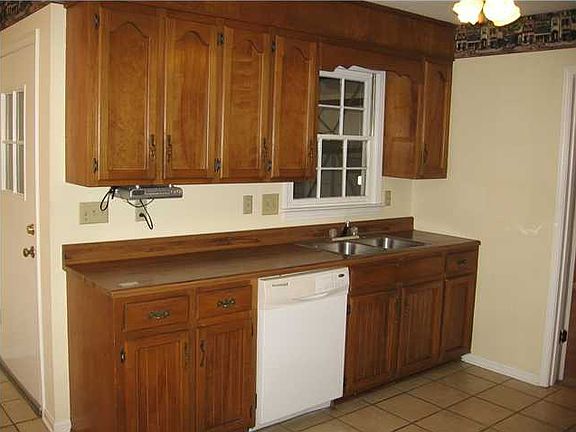 4th image of 4156 4th St E