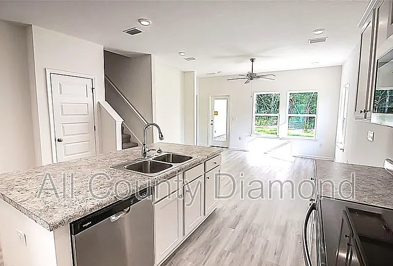 30 Sandywoods Ct — Photo 8