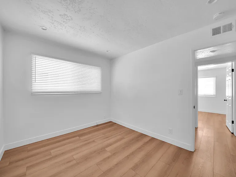 1024 W Balboa Blvd #C — Photo 9