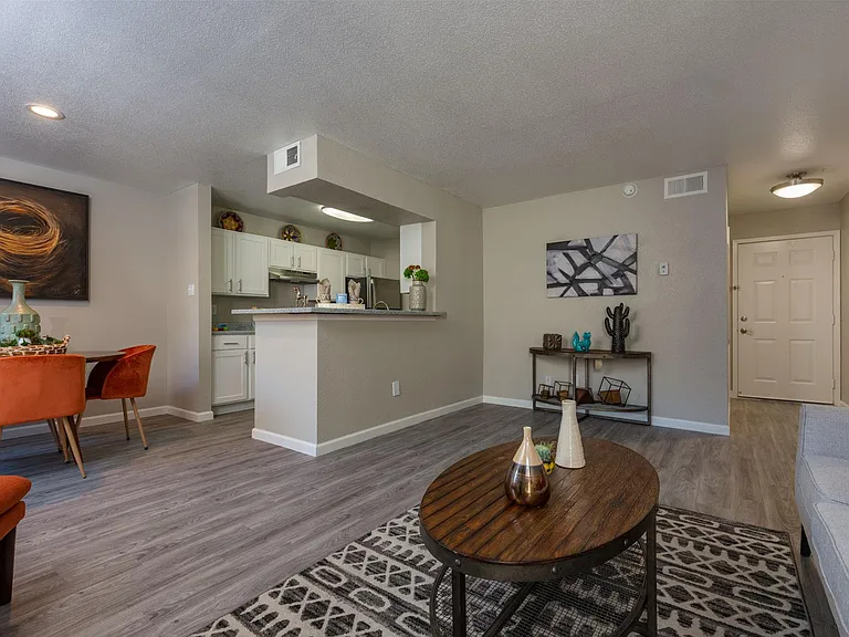 Alvarado — Photo 13