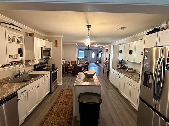 4th image of 909 Porter St