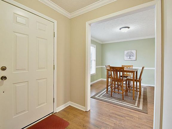 2nd image of 8105 Meadowood Ln
