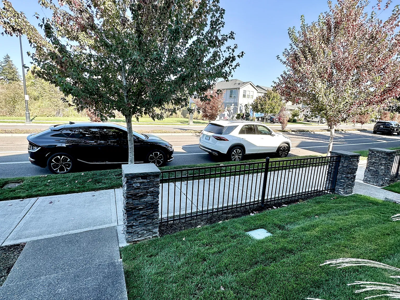 3 bed, 2.5 bath, 1689 sqft, $2,600 — Photo 3