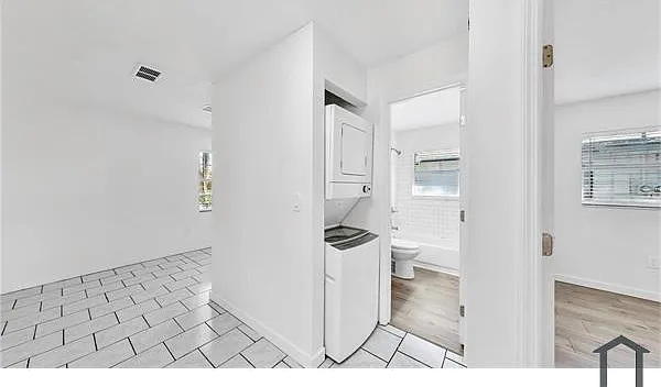 1204 E Seneca Ave — Photo 4