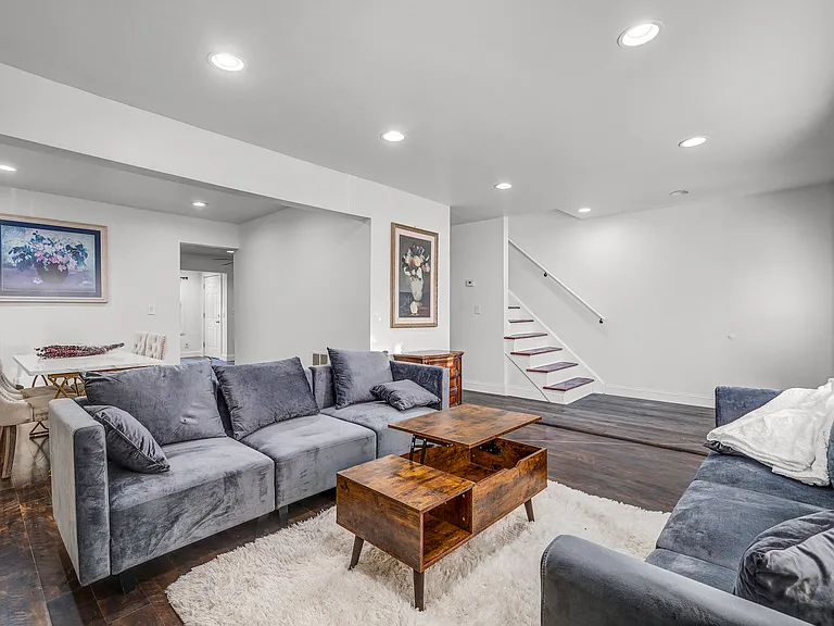 685 Ithaca Pl — Photo 20