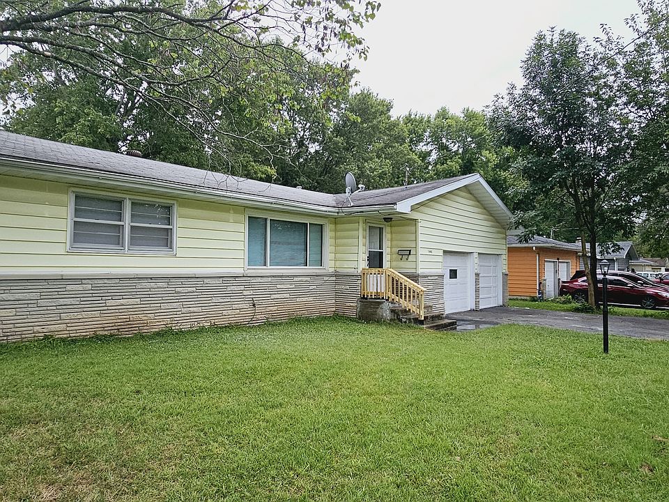 Attached, 2 car garage