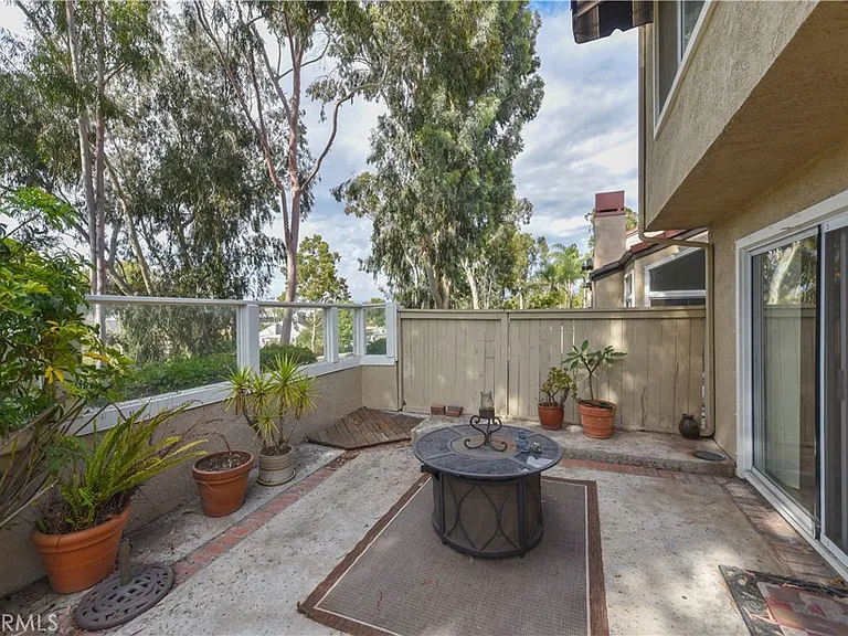 145 Stanford Ct #35 — Photo 42