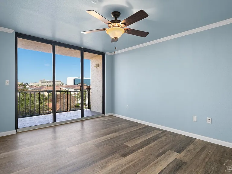 402 Port Royal Way — Photo 16