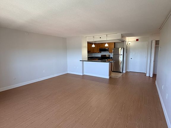 2nd image of 1025 Hancock St #10