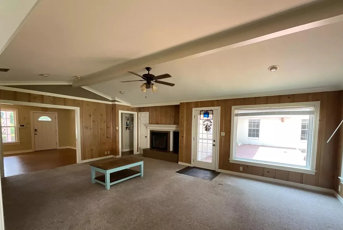 600 Shadywood Dr — Photo 2
