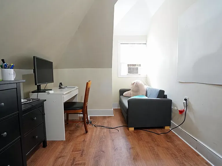 Bonus room / office