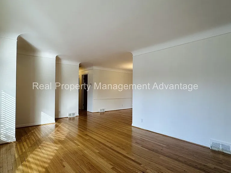 3912 Hillside Dr — Photo 4
