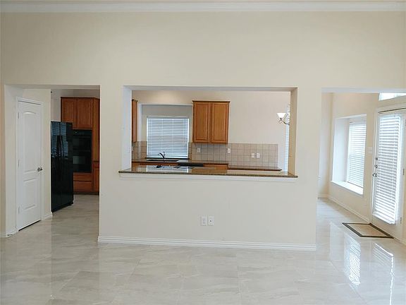 3rd image of 1566 Sweetbriar Dr